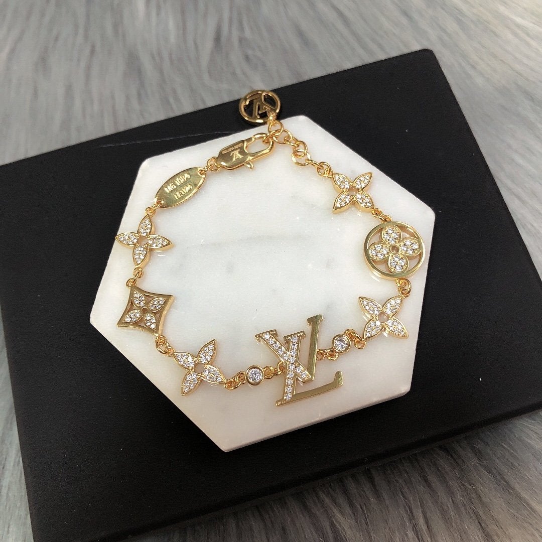 LV Fashion four-leaf clover letter bracelet