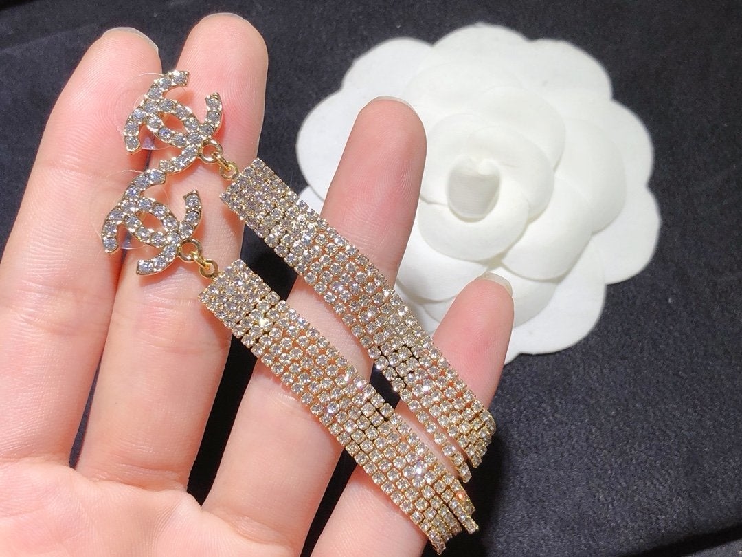 CHANEL Fashion Crystal Willow Comb Earrings