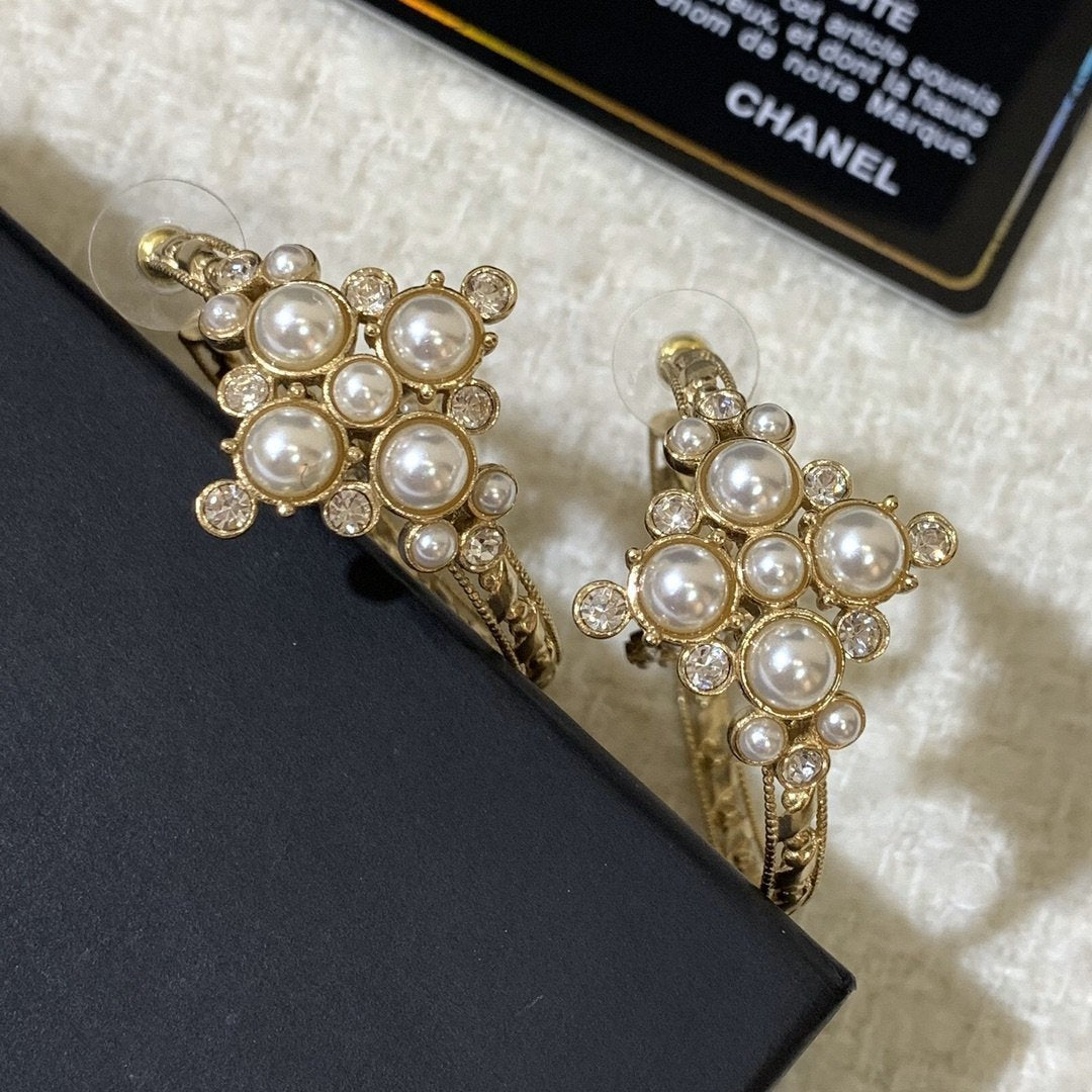 CHANEL Glass Pearl Double Round Earrings