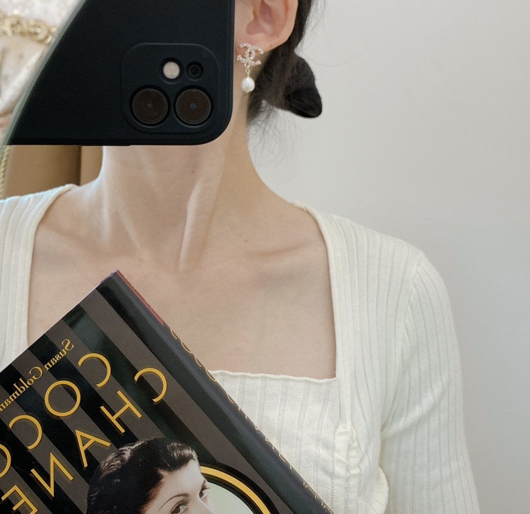 CHANEL Fashion Pearl Pendant Earrings