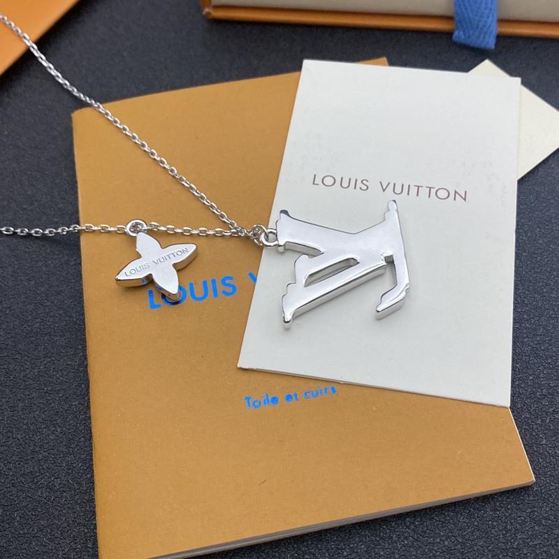 LV Fashionable Silver Diamond Flower Necklace