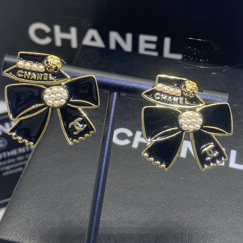 CHANEL Luxury Bow Pearl Earrings