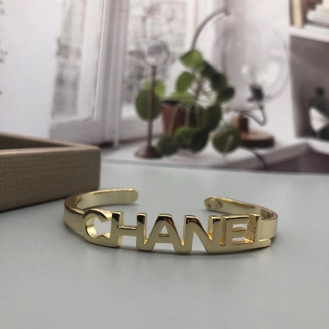 CHANEL Fashion Letter Open Bracelet