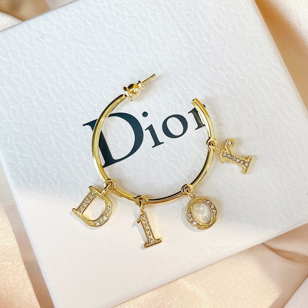 DIOR Vintage hook-shaped letter pendant earrings
