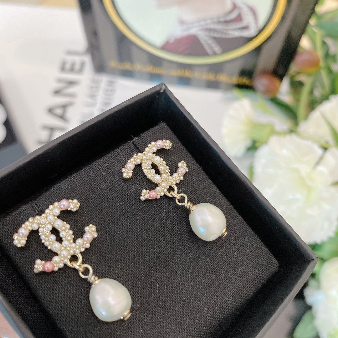 CHANEL Fashion Pearl Pendant Earrings