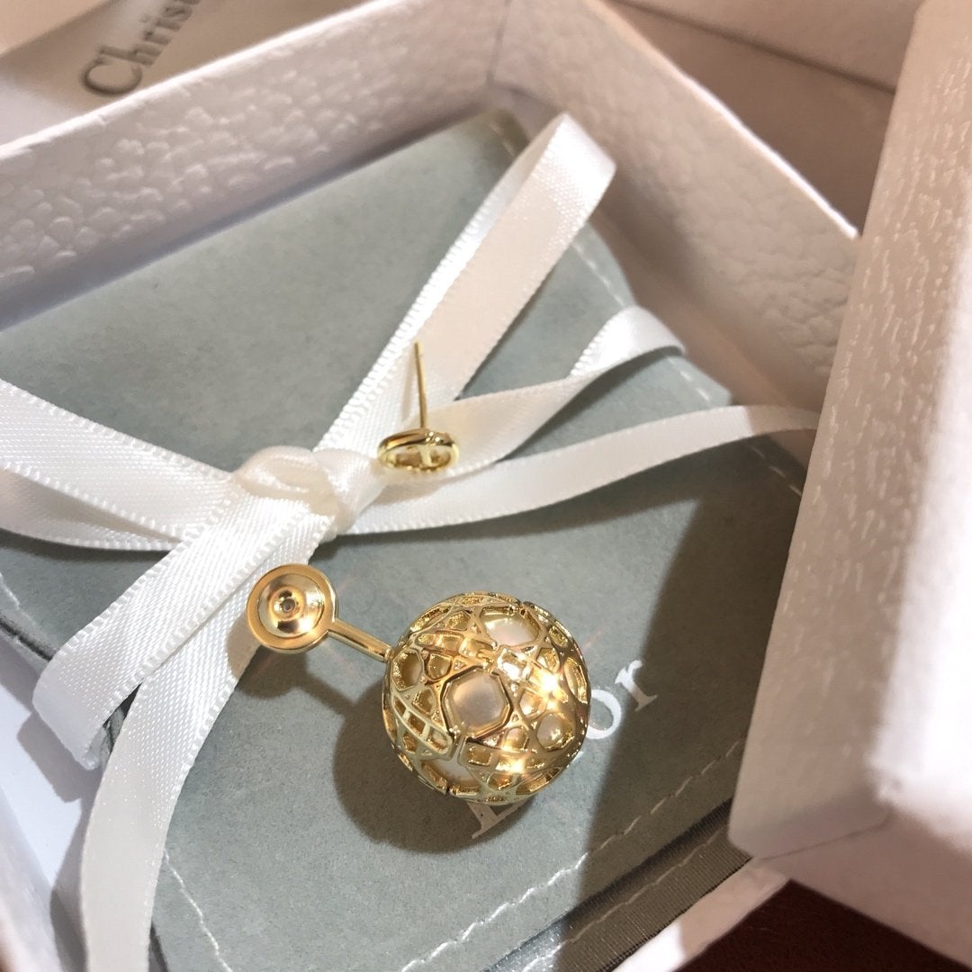 DIOR Elegant Pearl Ball Stud Earrings