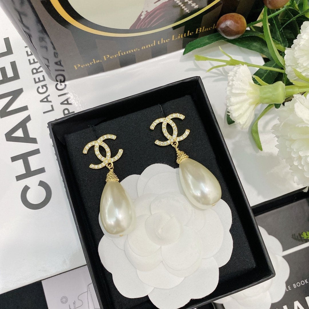 CHANEL Luxury Large Pearl Pendant Earrings