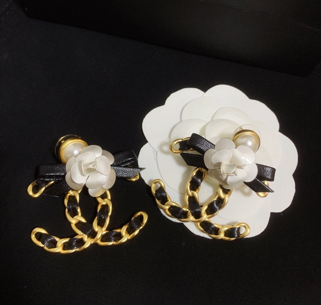 CHANEL Fashion Flower Double C Earrings