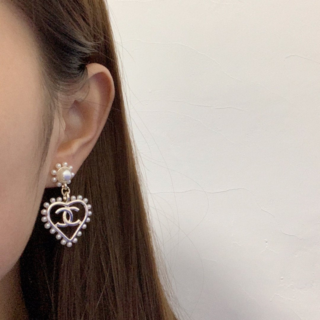 CHANEL Fashion Pearl Heart Pendant Earrings