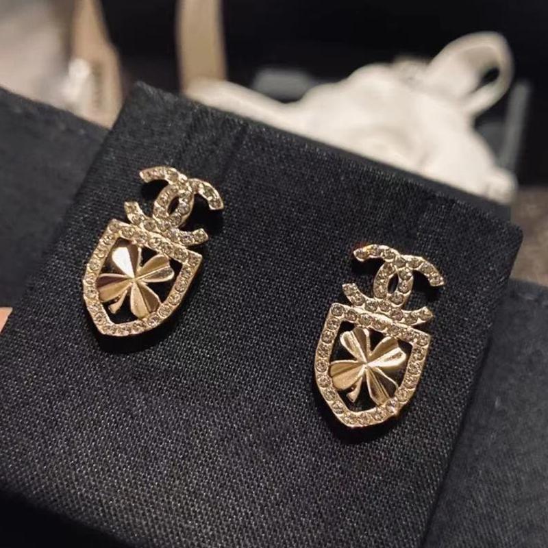 CHANEL Fashion Luxury Rhinestone Earrings