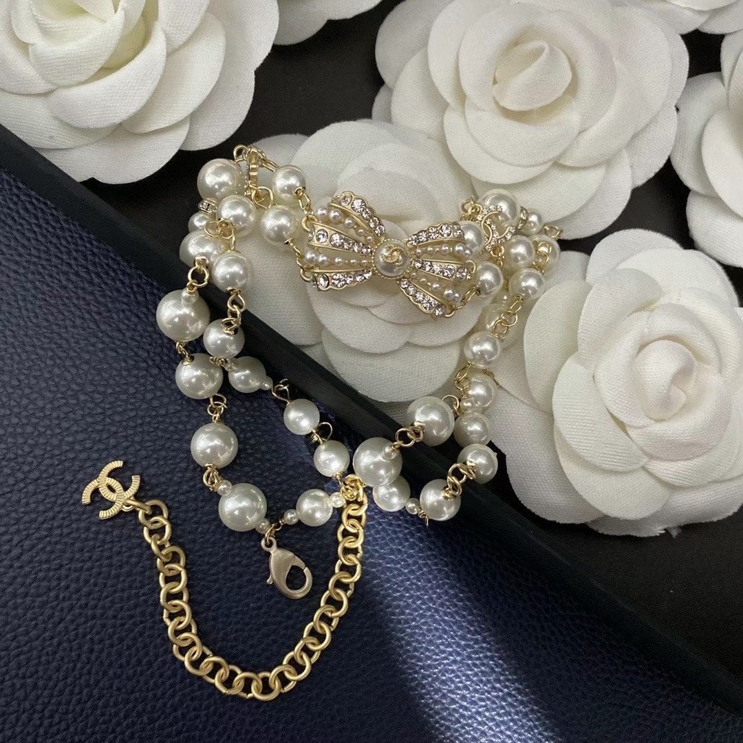 CHANEL Luxury Pearl Rhinestone Bow Necklace