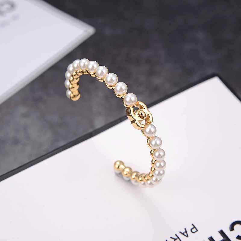 CHANEL Elegant Pearl Bracelet