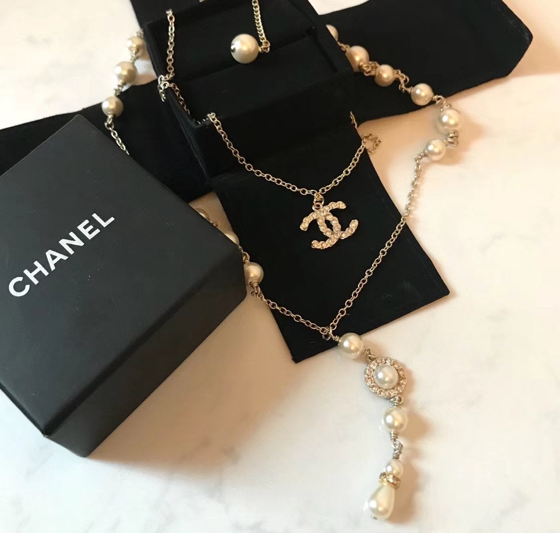 CHANEL Fashion Double Pendant Necklace