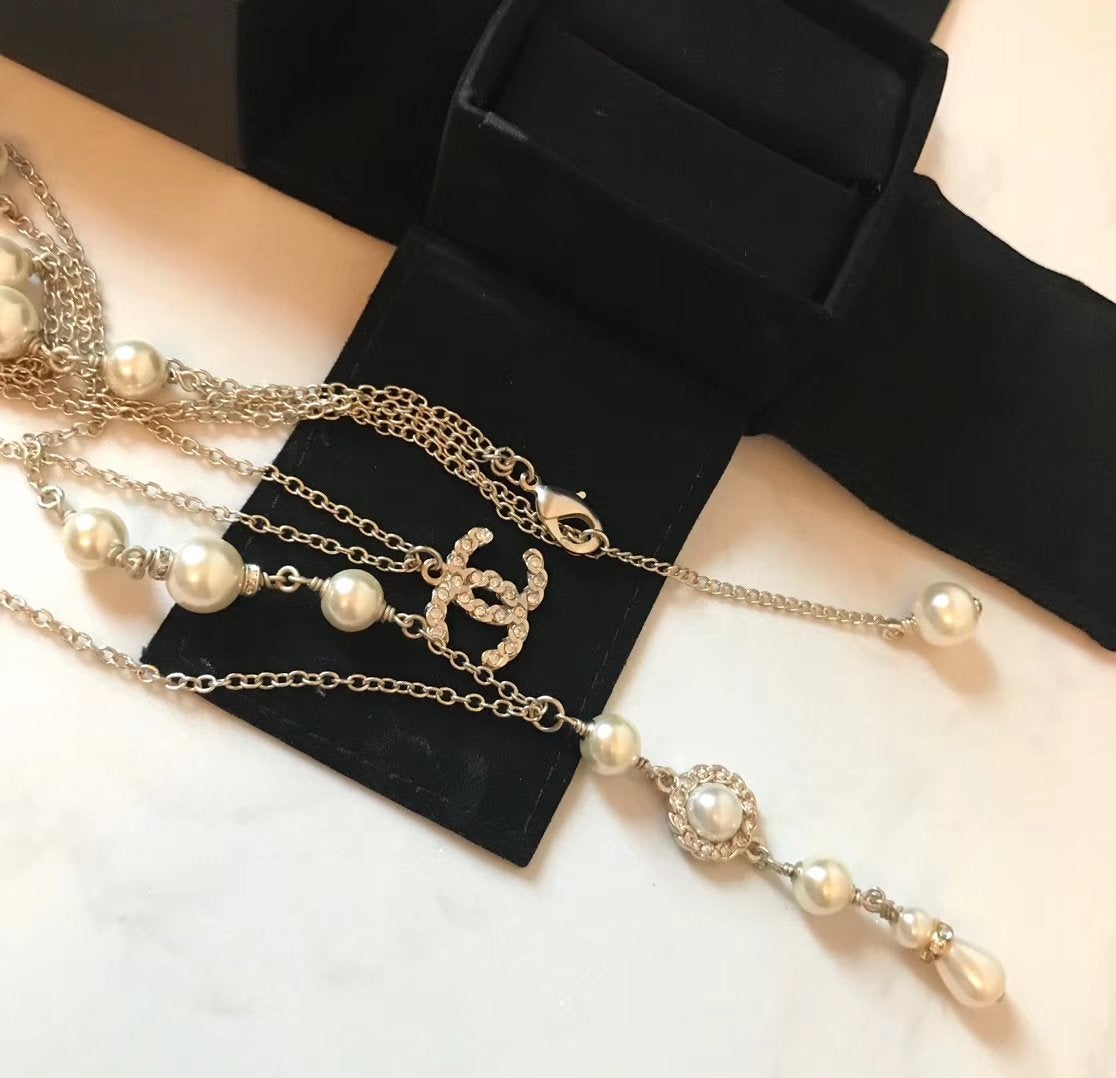 CHANEL Fashion Double Pendant Necklace