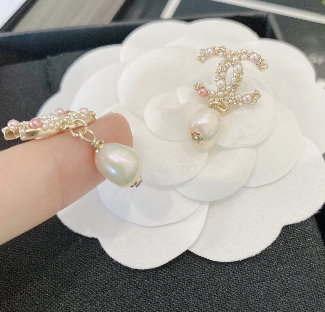 CHANEL Fashion Pearl Pendant Earrings
