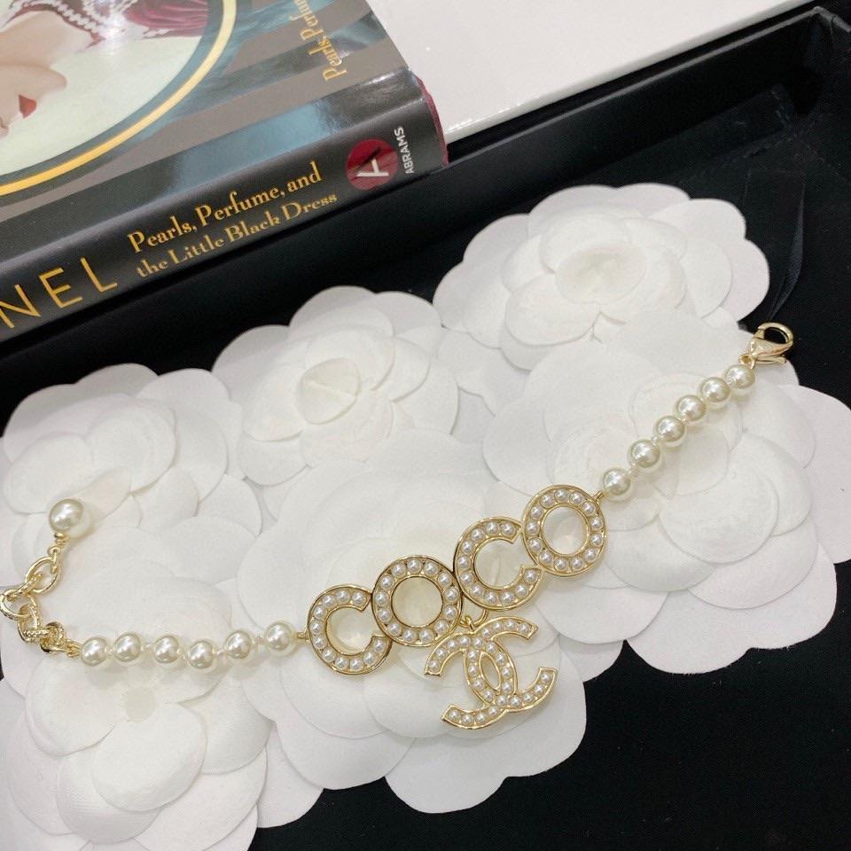 CHANEL Luxury Pearl Letter Bracelet