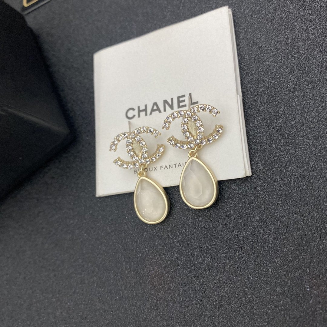 CHANEL Exquisite Rhinestone ice crystal earrings