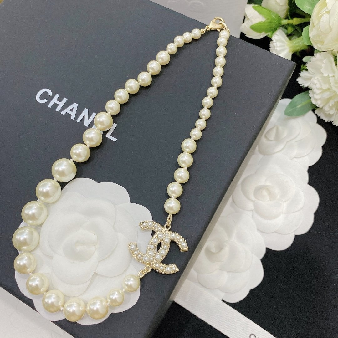 CHANEL Luxury Pearl Necklace