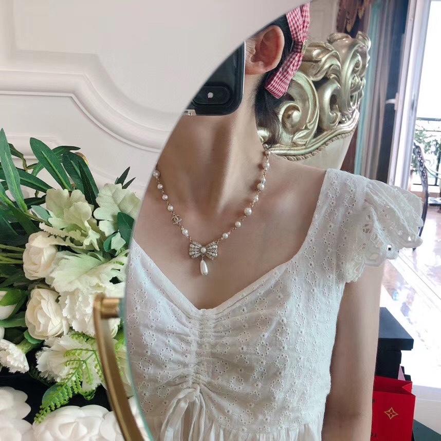 CHANEL Fashion Bow Pearl Pendant Necklace