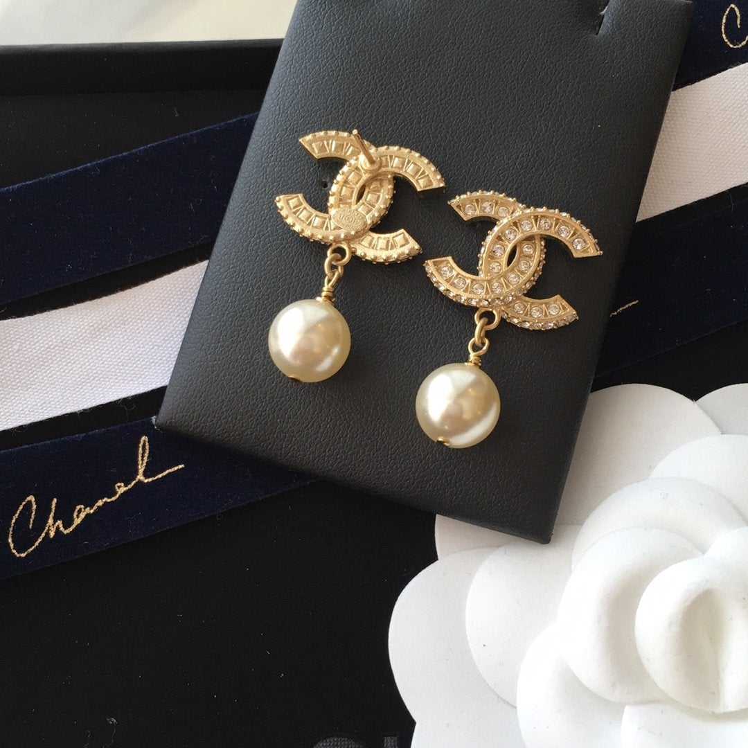 CHANEL Luxury Rhinestone Double C Pearl Pendant Earrings