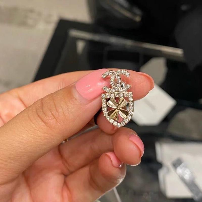 CHANEL Fashion Luxury Rhinestone Earrings