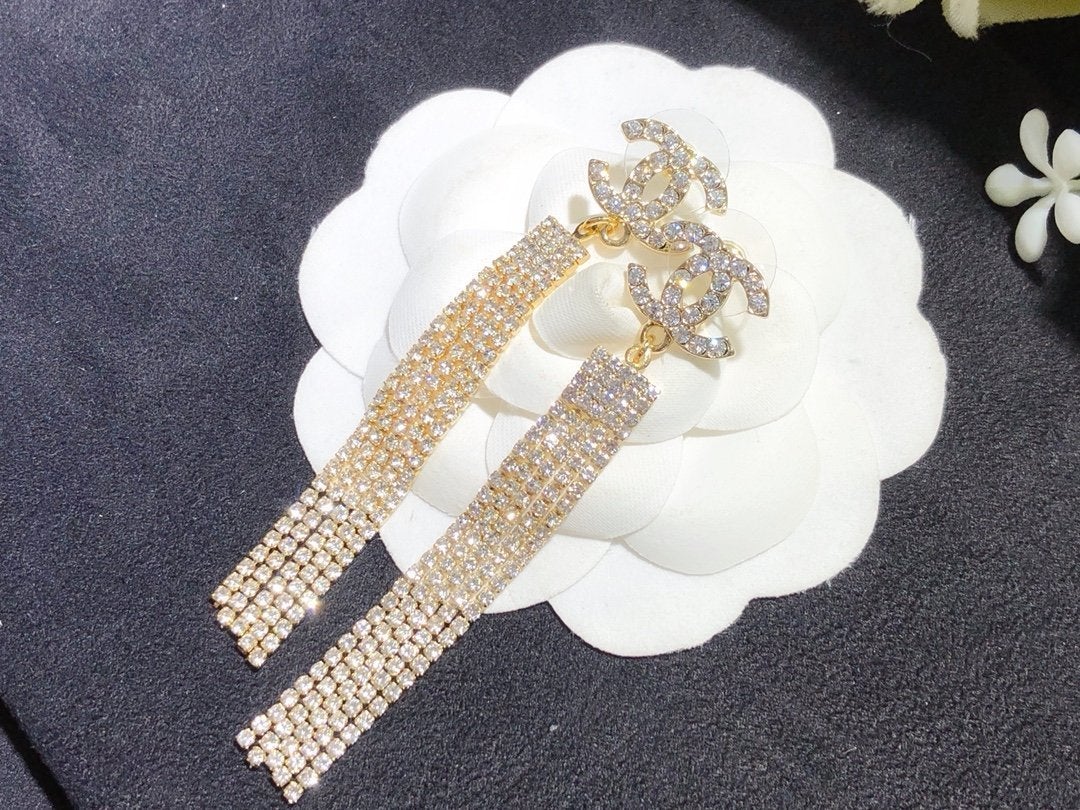 CHANEL Fashion Crystal Willow Comb Earrings