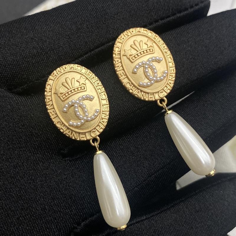 CHANEL Fashion Pearl Pendant Earrings