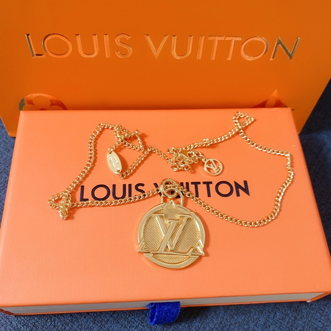 LV Luxury Pendant Necklace