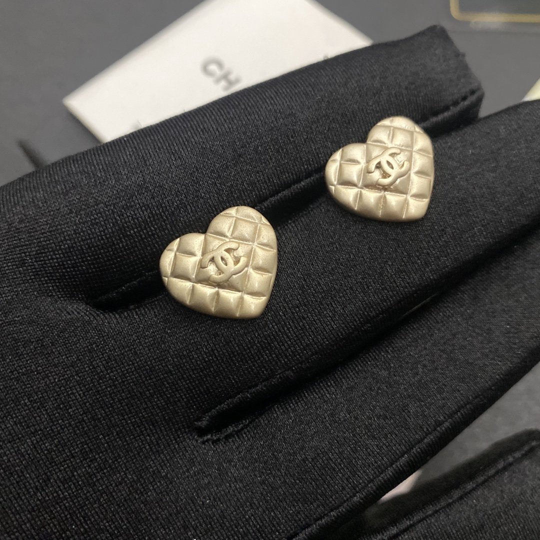 CHANEL Luxury Golden Heart Shaped Earrings