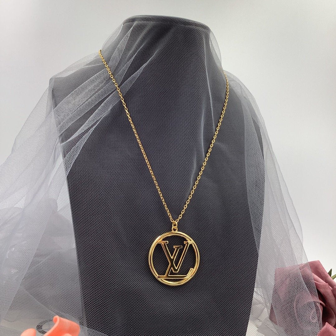 LV Luxury letter cutout necklace
