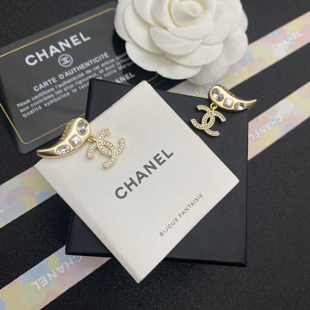 CHANEL regular cat eye earrings