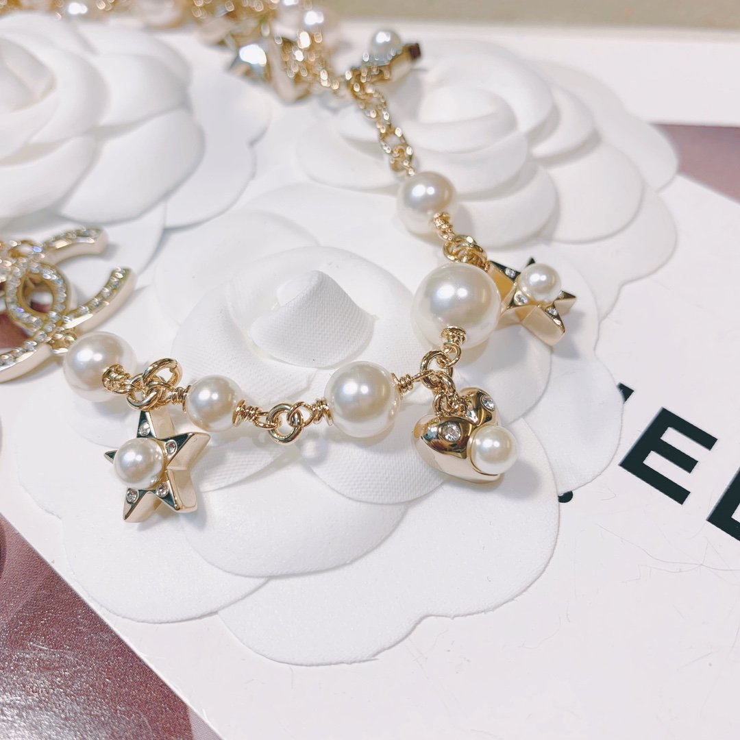 CHANEL Fashion multi-element necklace