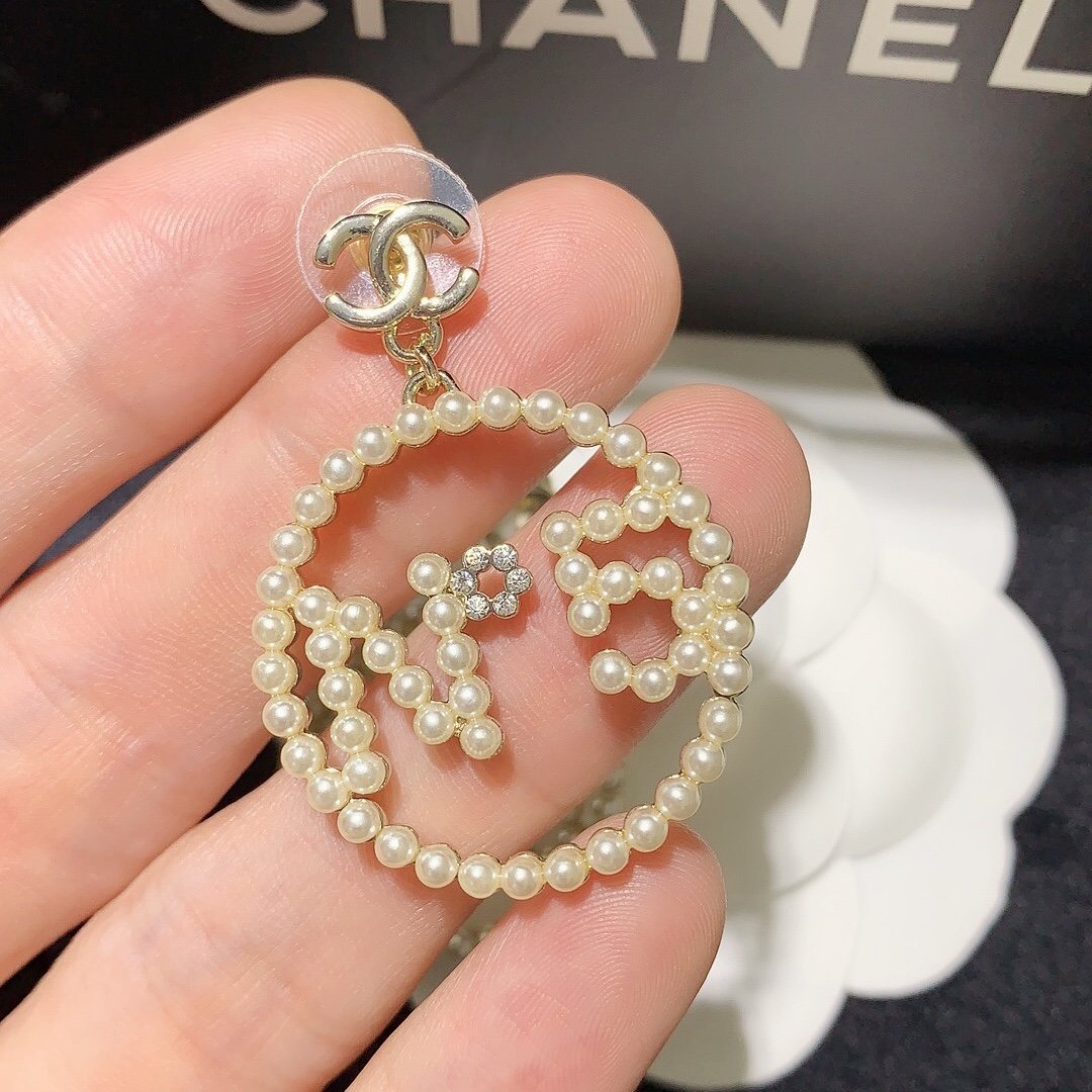 CHANEL Fashion Round Pearl Letter Earrings