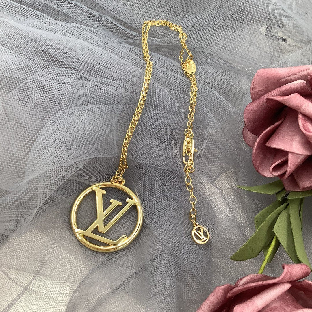 LV Luxury letter cutout necklace