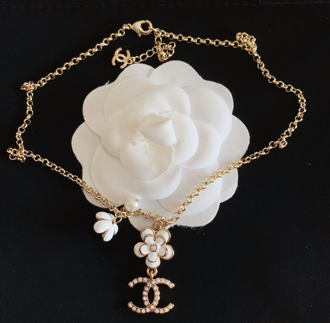 CHANEL Elegant Camellia Pendant Necklace