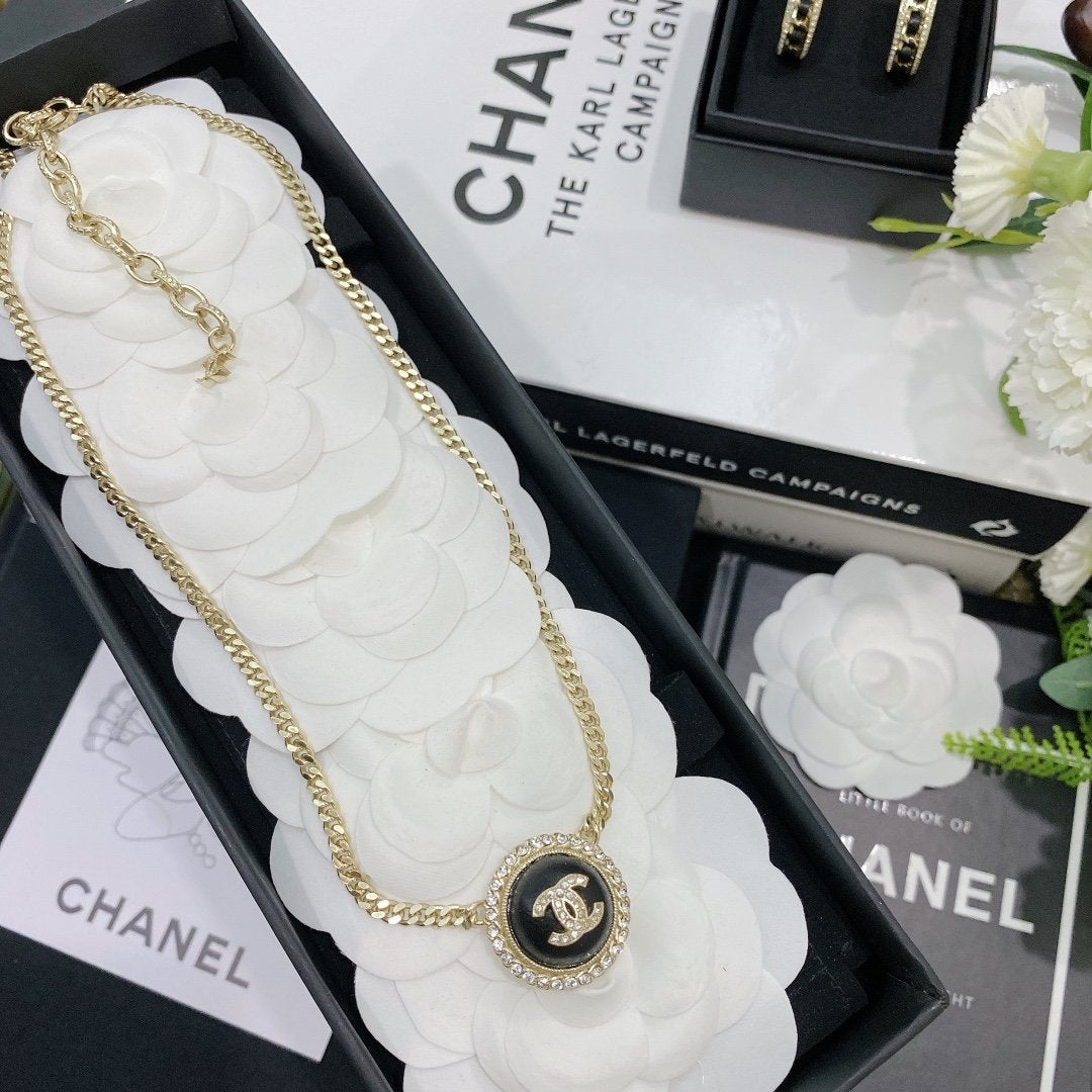 CHANEL Luxury Rhinestone Necklace