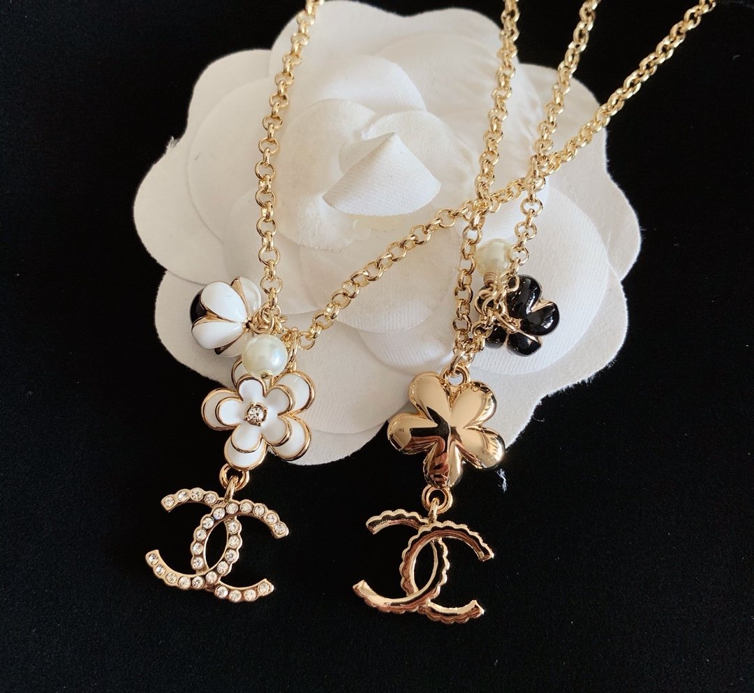 CHANEL Elegant Camellia Pendant Necklace