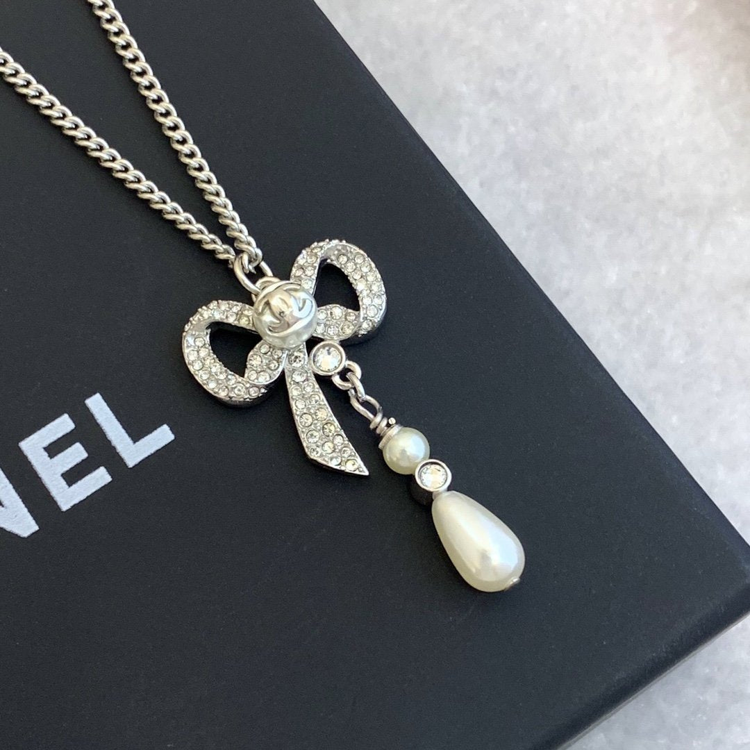 CHANEL  Bow Pearl Crystal Necklace
