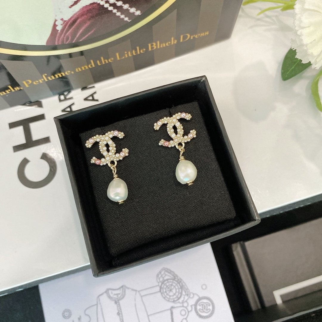 CHANEL Fashion Pearl Pendant Earrings