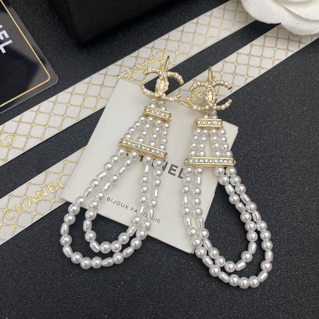 CHANEL Fashion double-layer pearl earrings