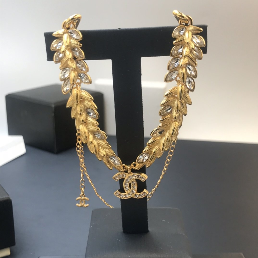 CHANEL Luxury Feather Crystal Necklace