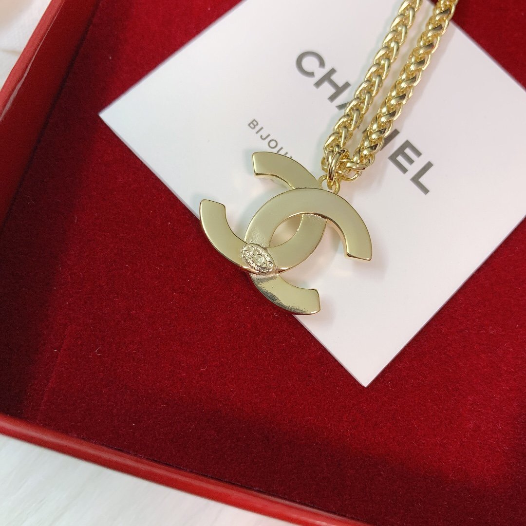 CHANEL Metal Inlaid Pearl Necklace