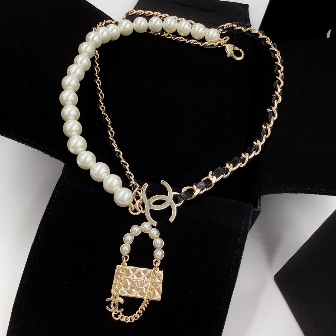 CHANEL Small bag mix necklace