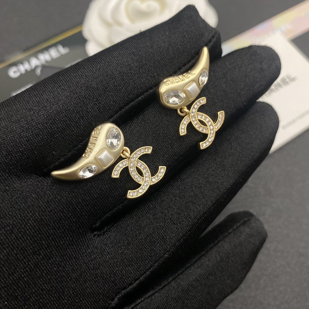 CHANEL regular cat eye earrings