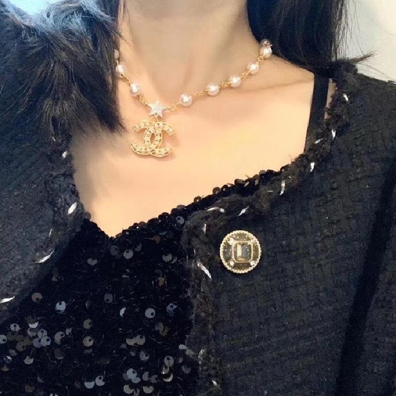CHANEL Fashion Star Pearl Necklace