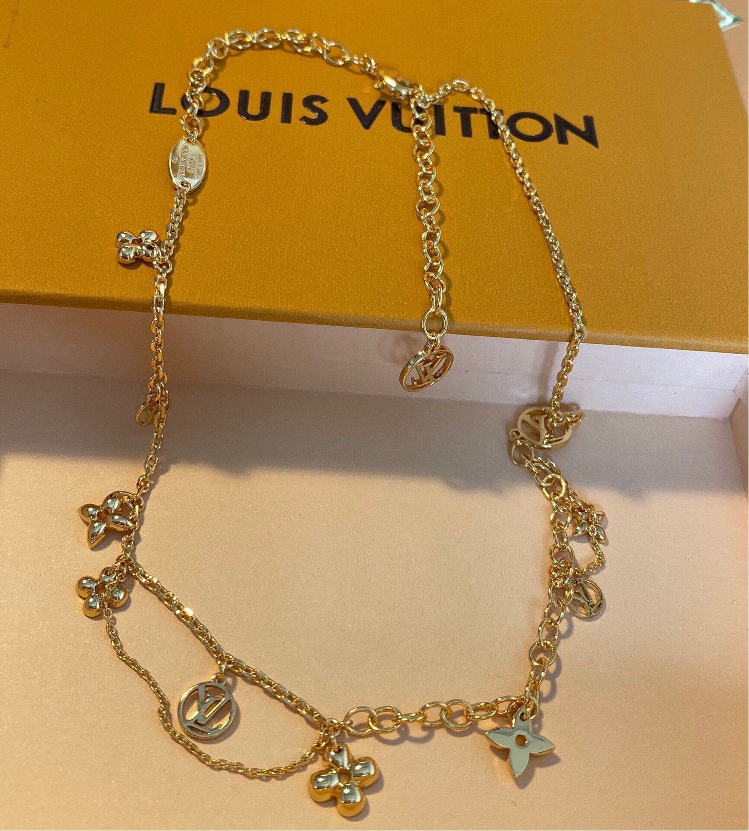 LV Fashion Flower Letter Necklace