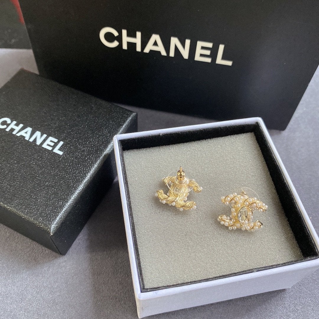CHANEL Fashion Pearl Wrap Earrings