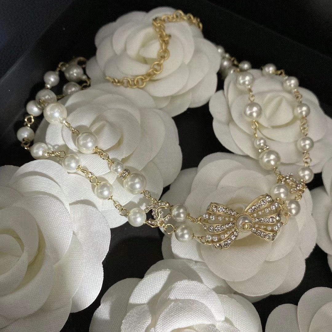 CHANEL Luxury Pearl Rhinestone Bow Necklace
