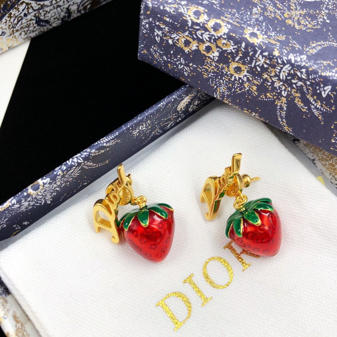 DIOR English strawberry pendant earrings