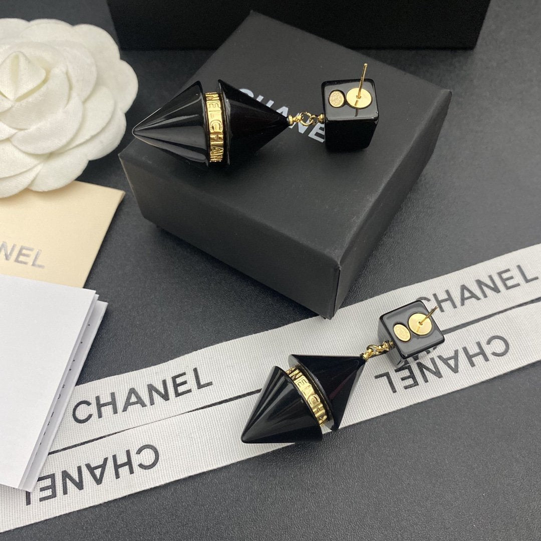 CHANEL Luxury high-end resin pendant earrings